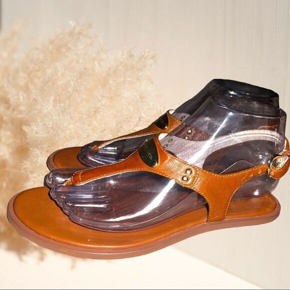 Michael Michael Kors camel colored gold plated thong sandals! - Picture 7 of 11
